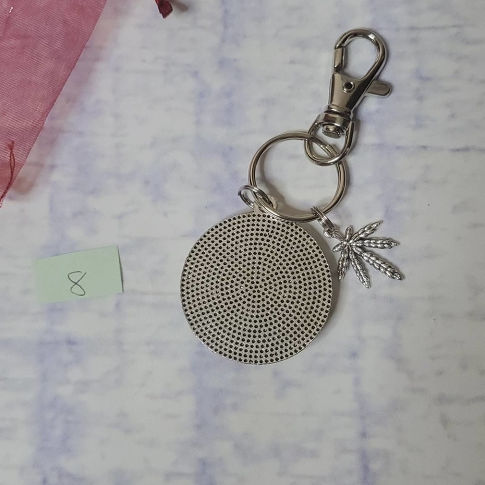 Handmade Leaf Keychain - Picture 4 of 4
